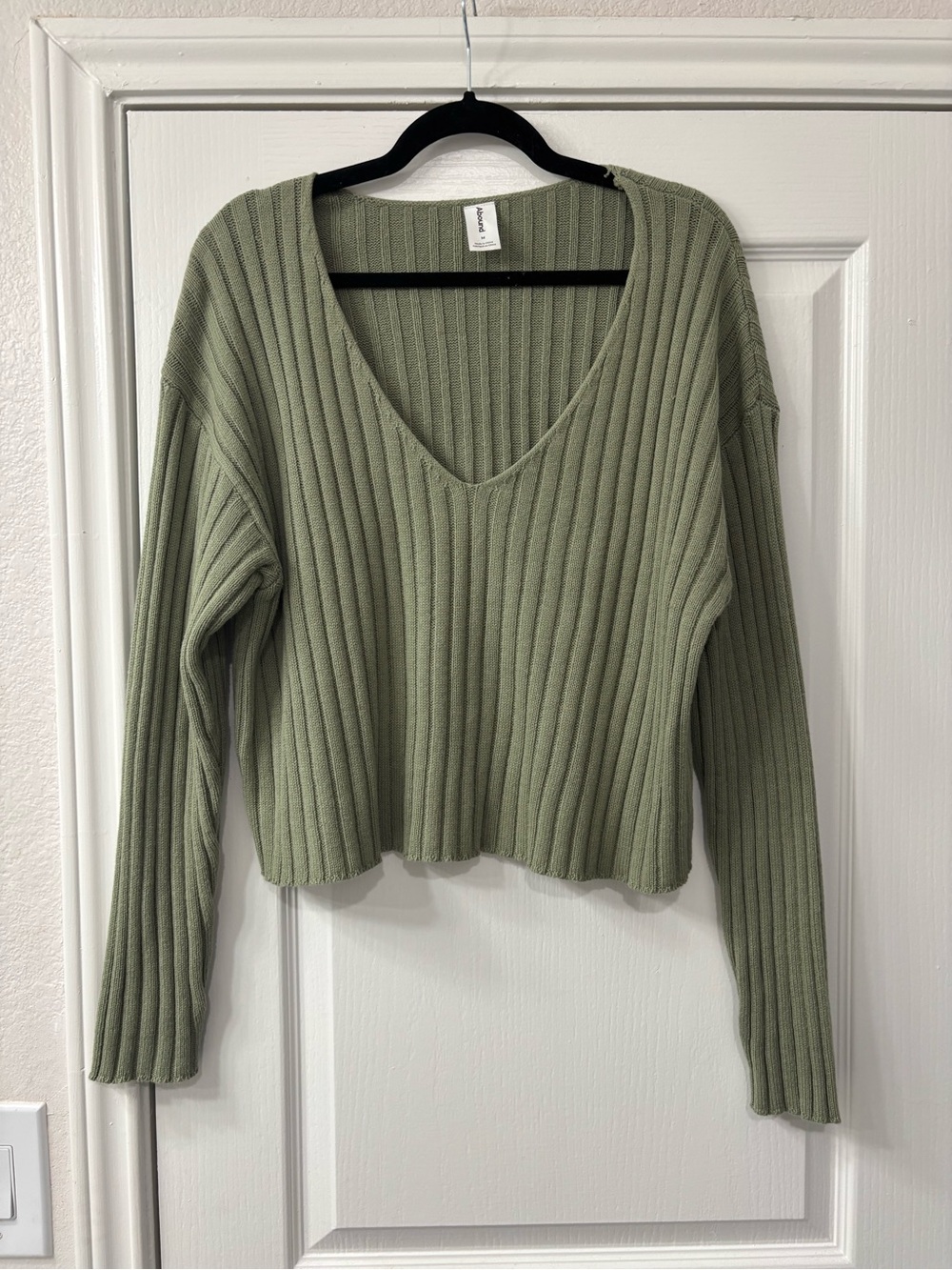 Ribbed V-Neck Sweater in Olive